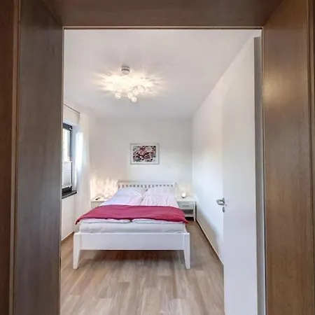 Grosszuegige Fuer Bis Zu 9 Personen Appartement Burhave