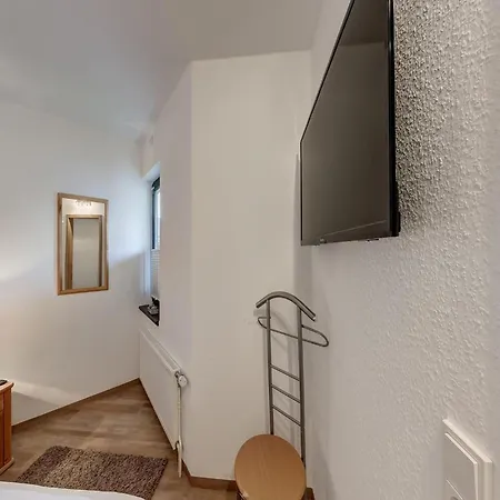 Appartement Grosszuegige Fuer Bis Zu 9 Personen Burhave