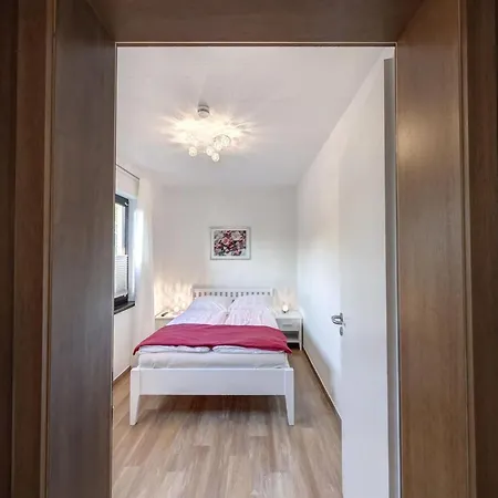 Grosszuegige Fuer Bis Zu 9 Personen Appartement Burhave
