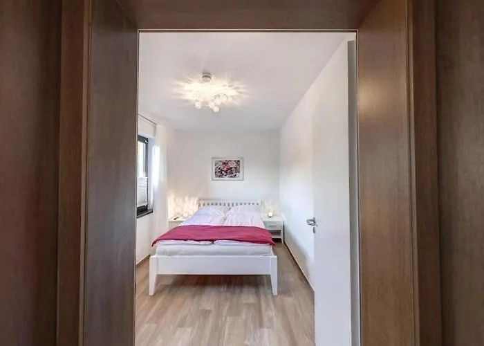 Grosszuegige Fuer Bis Zu 9 Personen Appartement Burhave